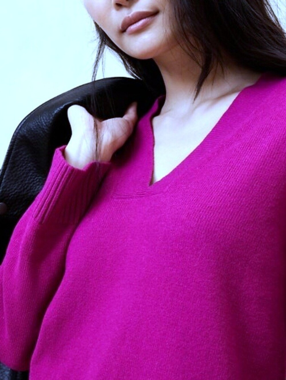 Banana Republic Women's Fuschia Merino Wool V-Neck Long Sleeve Sweater